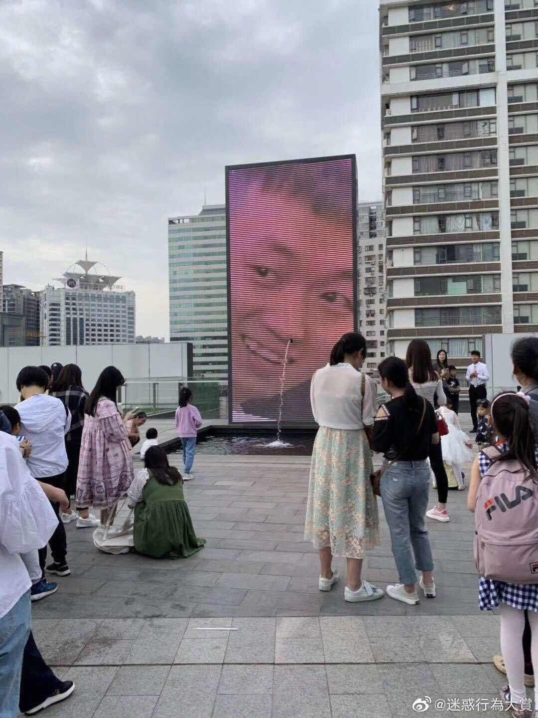 刘昊然鼻孔喷泉上热搜,药水哥刘波也惨遭恶搞,这个男人终于火了