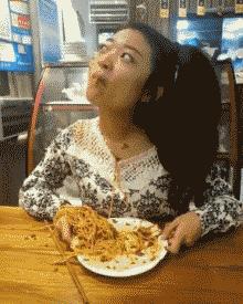 搞笑gif铁砂掌,铁砂掌传人一掌劈开十块砖头