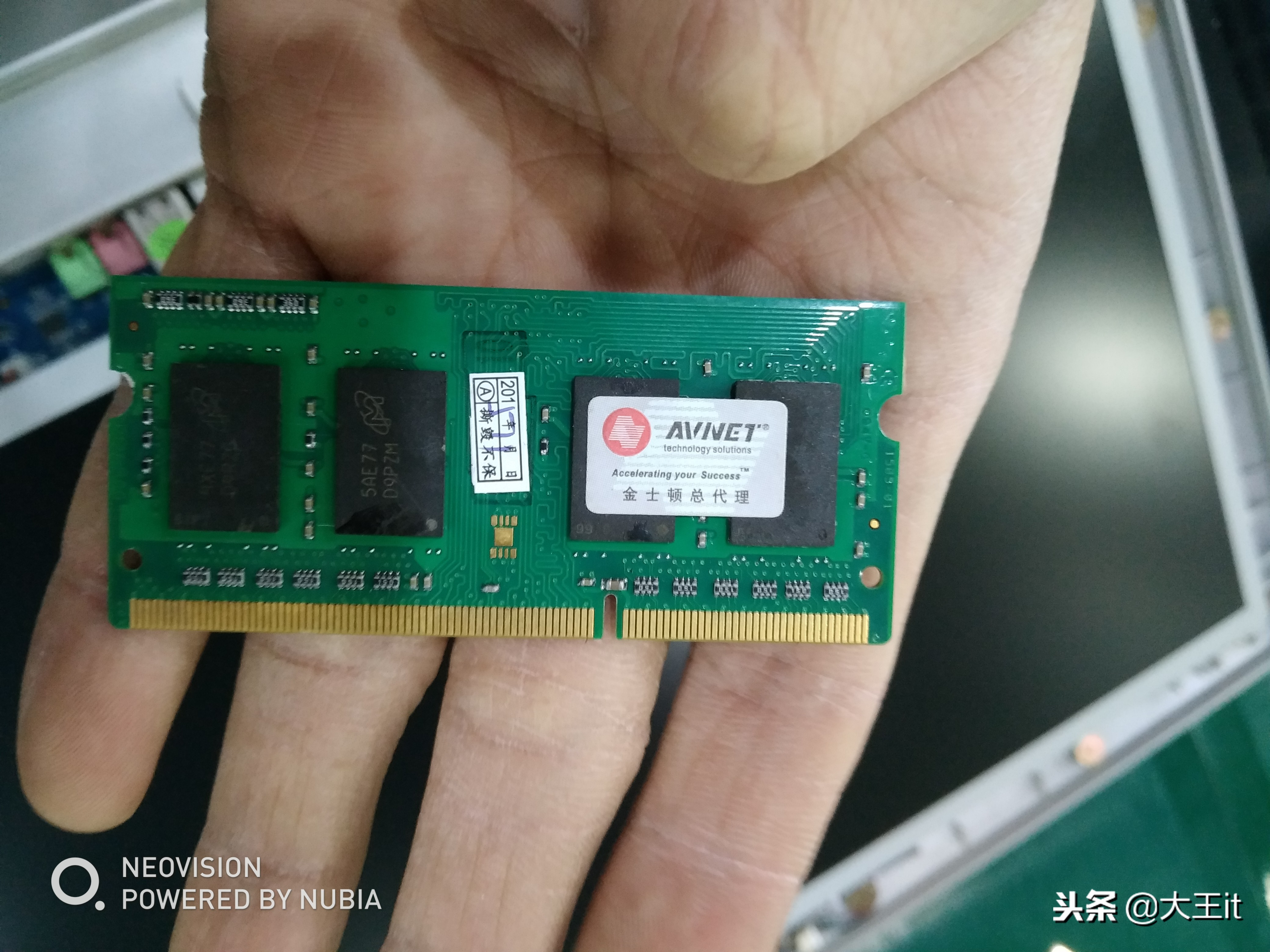 网上899买的苹果电脑被骗，鲁大师跑居然9W多分，全是山寨配件