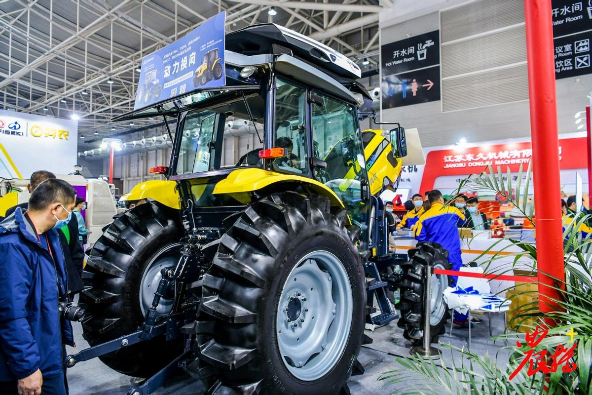 8090拖拉机多少钱一台,世界先进农机展
