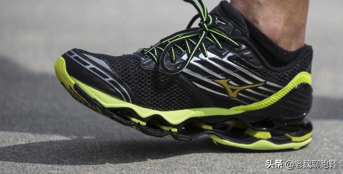 尴尬的顶级跑鞋品牌：在国外名声显赫，在国内被误认为是鸿星尔克