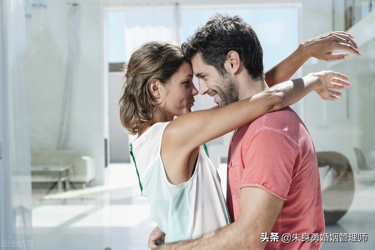 情人相信男人对她是真爱，如何打破她的幻想？妻子们转给情人看看