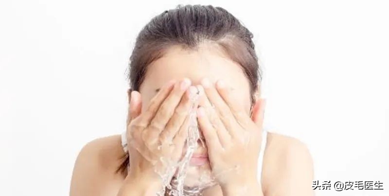 既能美白又能湿润皮肤的洗脸方法,混合性皮肤正确洗脸的方法步骤