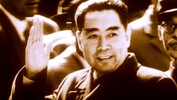 敬爱的周总理两次握手，高尚的情商和智慧，让数亿人敬仰