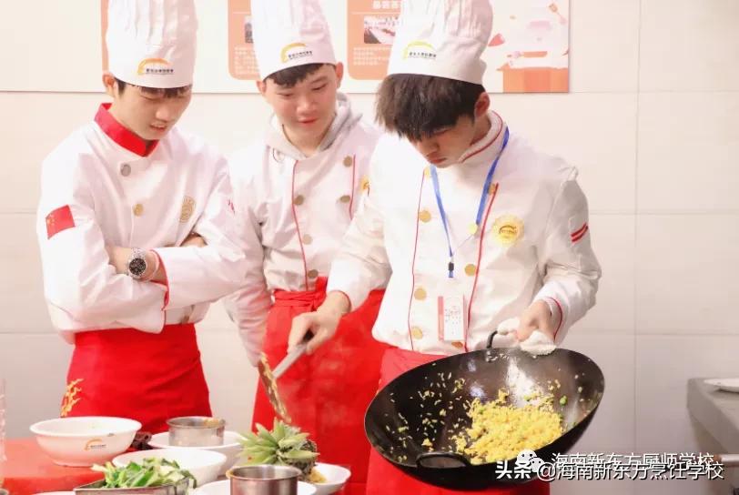 2022年厨师学费贵吗,现在学厨师的前景怎么样