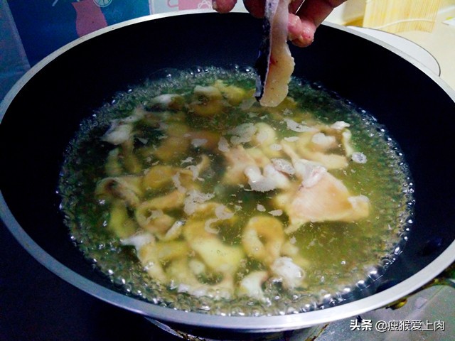 怎么让水煮鱼片更滑嫩不容易碎,为什么别人煮的水煮鱼片这么嫩滑