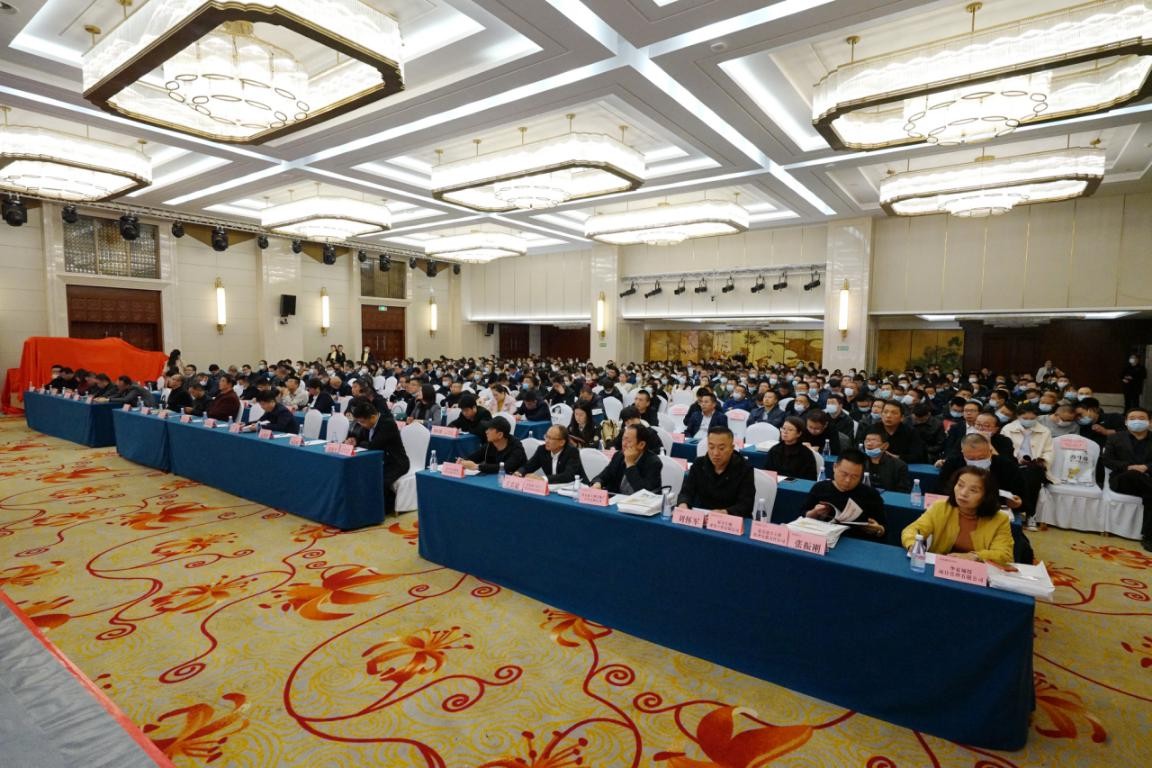 不忘初心同努力牢记使命共奋进,不忘初心担使命携手奋进新时代