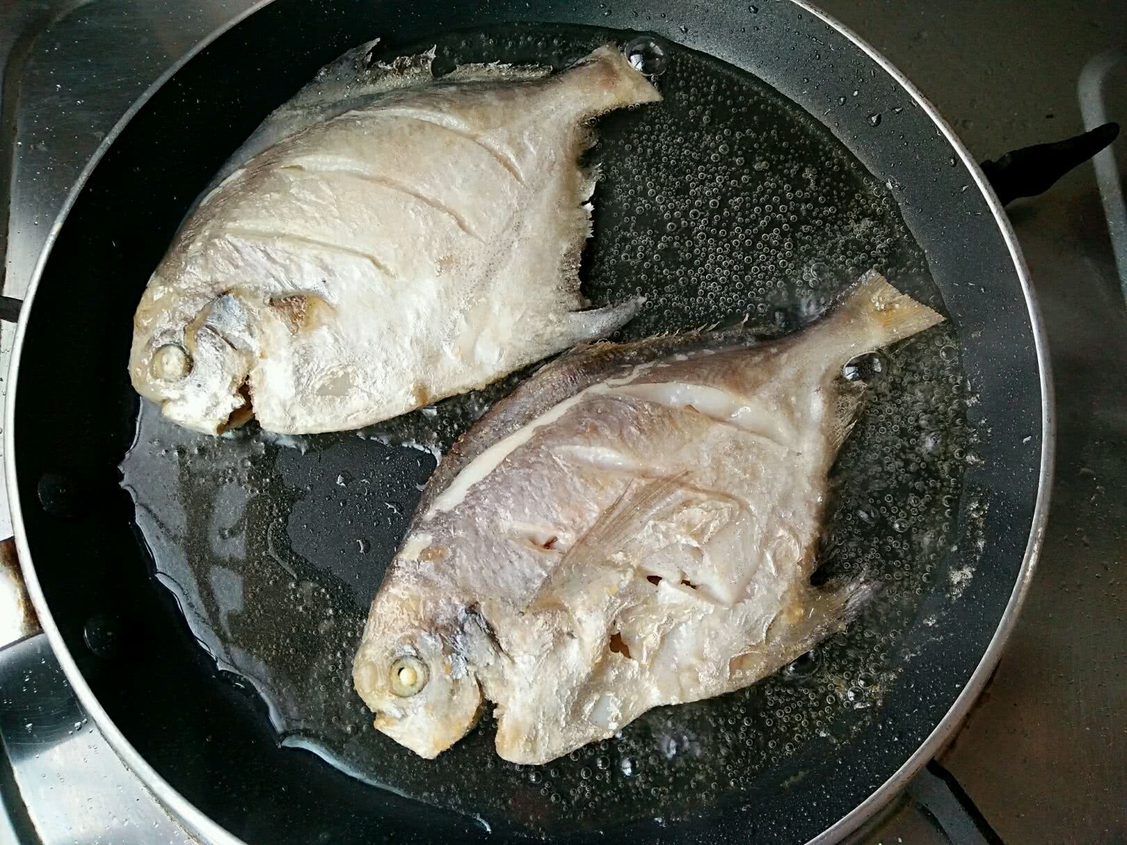 非常简单的香煎小鲳鱼又香又酥皮,小鲳鱼煎鱼无腥