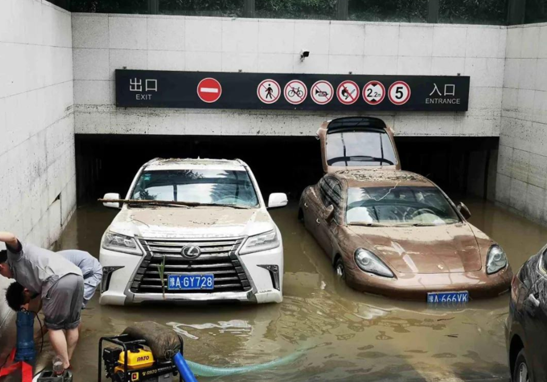 “烟花”走后大量泡水车上市，3万买奔驰值吗？内行讲出真相