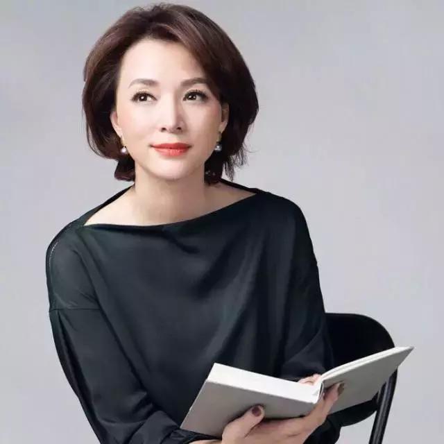 董卿消失的第2个春晚，她去哪里了？