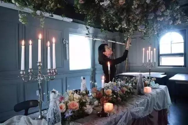 她在北京开了一家可以吃的花店,受众人追捧,还引来了李健