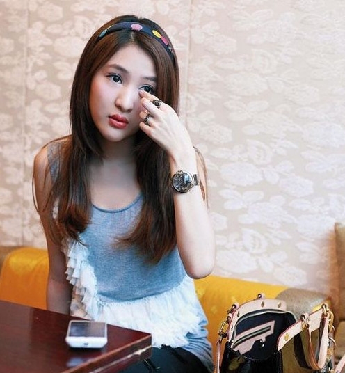 网红鼻祖郭美美：开豪车、认干爹、入狱5年，她真的悔过自新了？