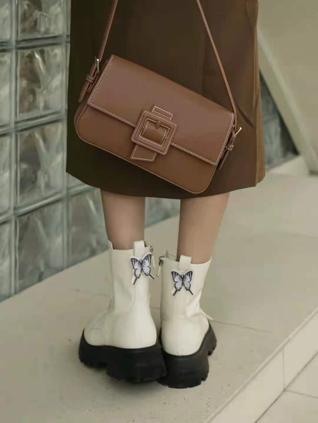 羽绒半身裙配什么上衣外套,秋天半身裙怎么搭配上衣