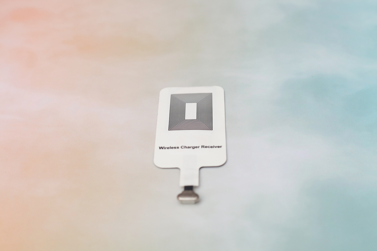 支持无线充电的手机套装,可以让我手机自动充电的软件