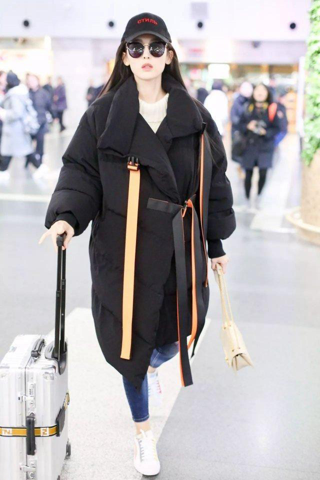 杨紫宋轶,宋轶羽绒服粉色