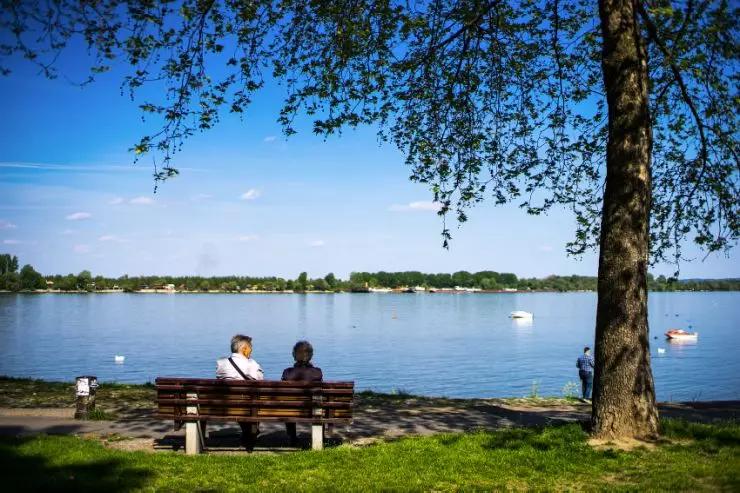 外国人为什么喜欢在游轮里玩,为什么西方人喜欢坐游轮