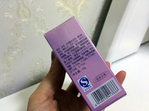 卡姿兰润唇精华素颜测评,卡姿兰旗舰店光感气色胭脂