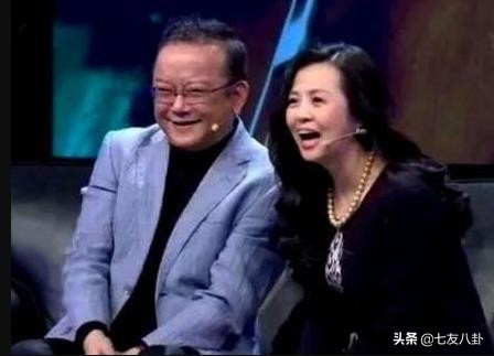 王刚三婚娶小20岁娇妻,老来得子儿孙同岁,72岁仍奔波自找罪受?