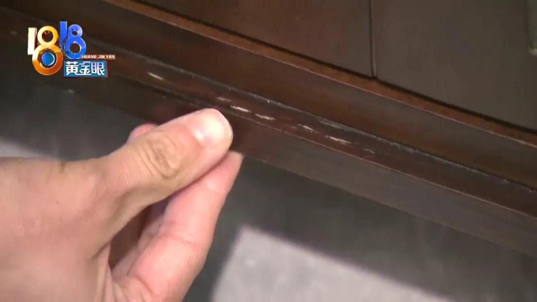 指甲轻轻一按发白正常吗,实木家具用指甲一刮就掉漆