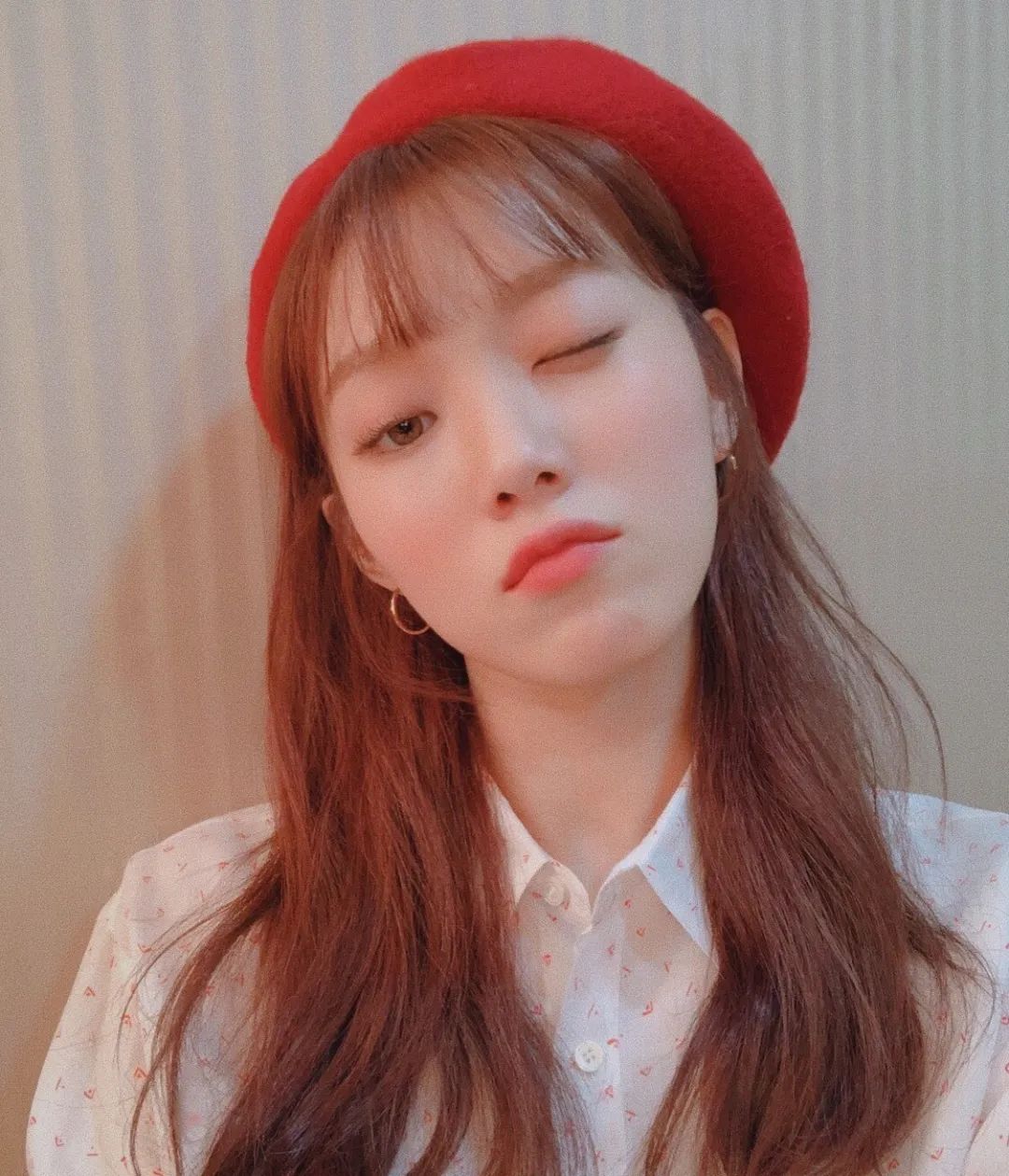 小五官扁平脸适合什么风格,塌鼻扁平脸