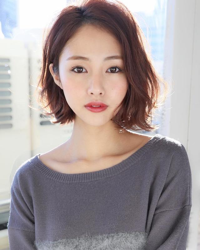 个性短发型女2020流行发型,中长发发型女2020流行发型冬季