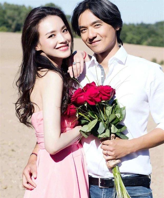 意外真摔光脚退场，粉丝滤镜被她狠怼，舒淇还是那个任性女侠啊