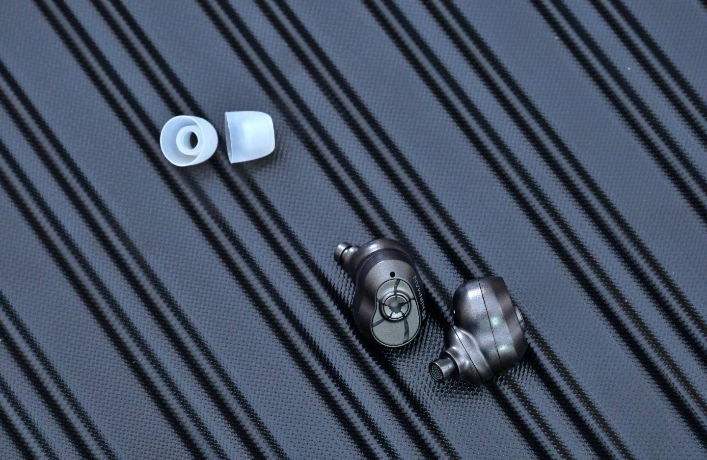 苹果tws对比airpodspro,airpodsprotws600