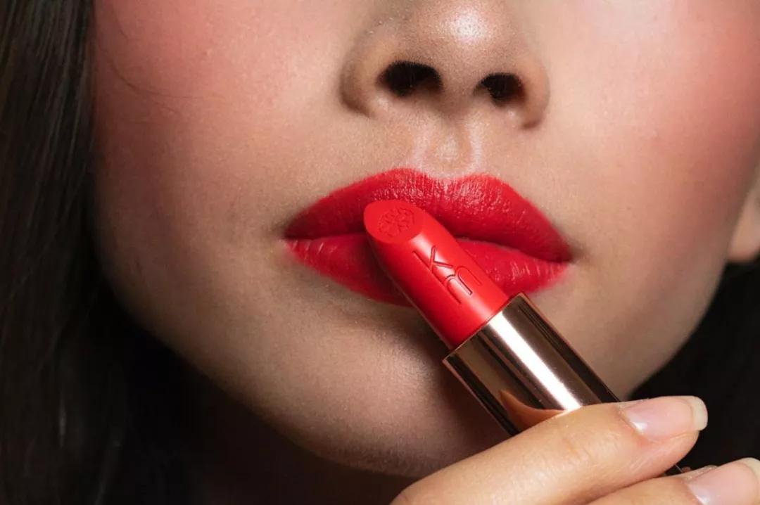 口红怎么选白皮的好用一点,韩系欧美口红都要怎么挑