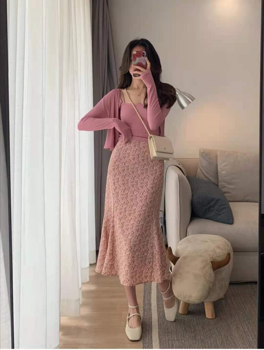 春天半身裙怎么搭配衣服,春天半身裙怎么搭配上衣图片