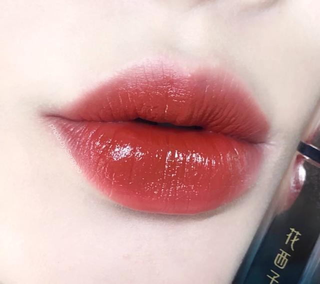 mac口红和花西子是什么档次的品牌,mac好还是花西子口红好