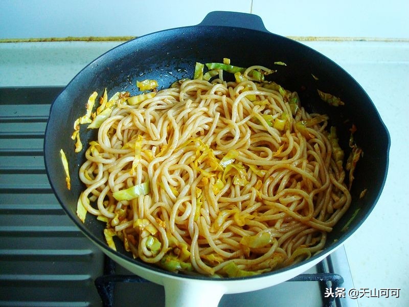 家常炒米粉简单又好吃,炒米粉怎么让不粘不坨又好吃