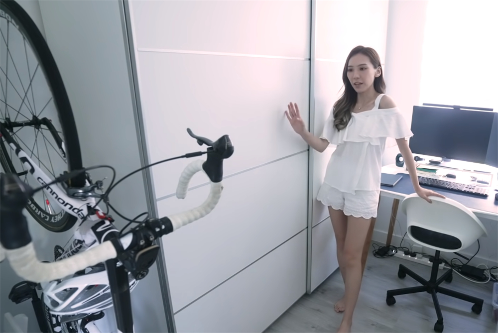 女孩在香港的4平方蜗居生活,香港330平别墅独居