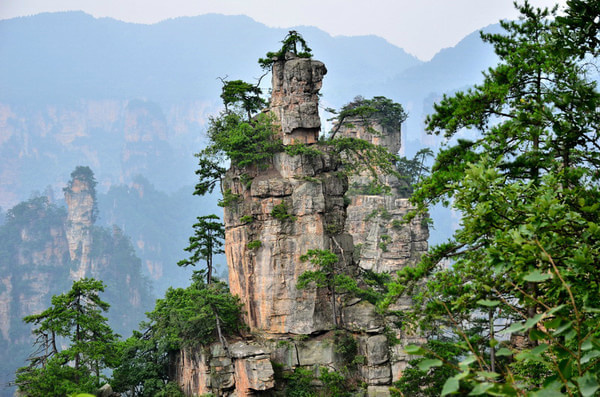 张家界离凤凰古城多远,张家界凤凰古城和湘西凤凰古城