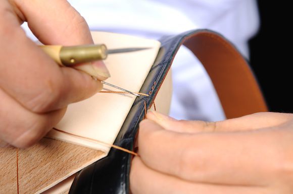 怎么选鳄鱼皮腰带,牛皮腰带好还是鳄鱼皮腰带好