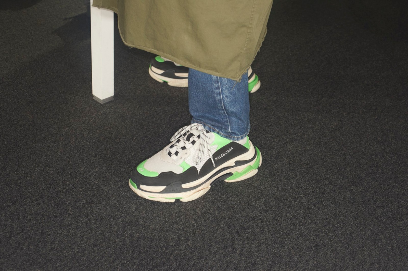 杨幂唐嫣都在穿的鞋子,巴黎世家袜子鞋杨幂同款