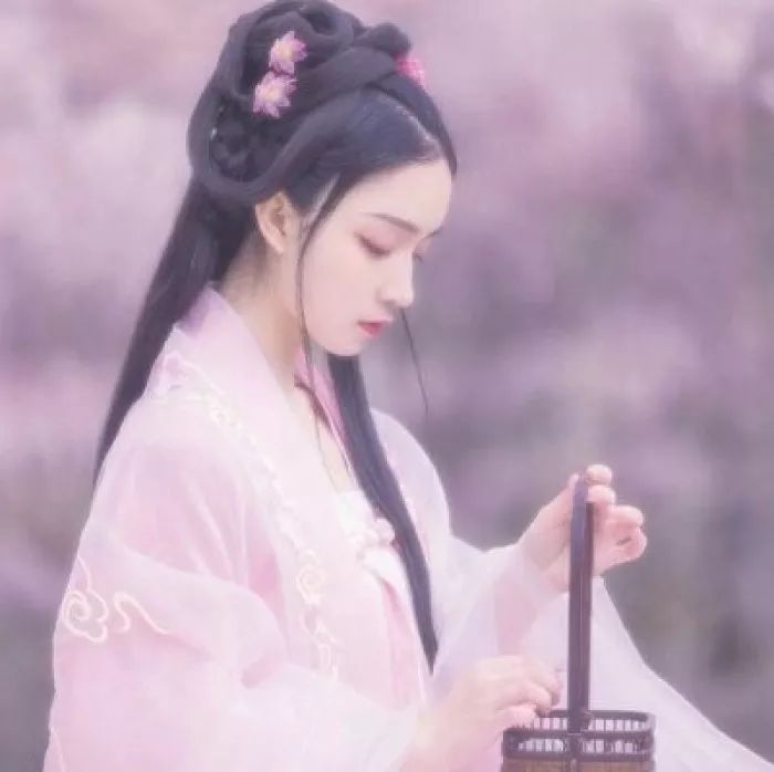 不染世俗的古风女头真人,有意境古风女头真人版