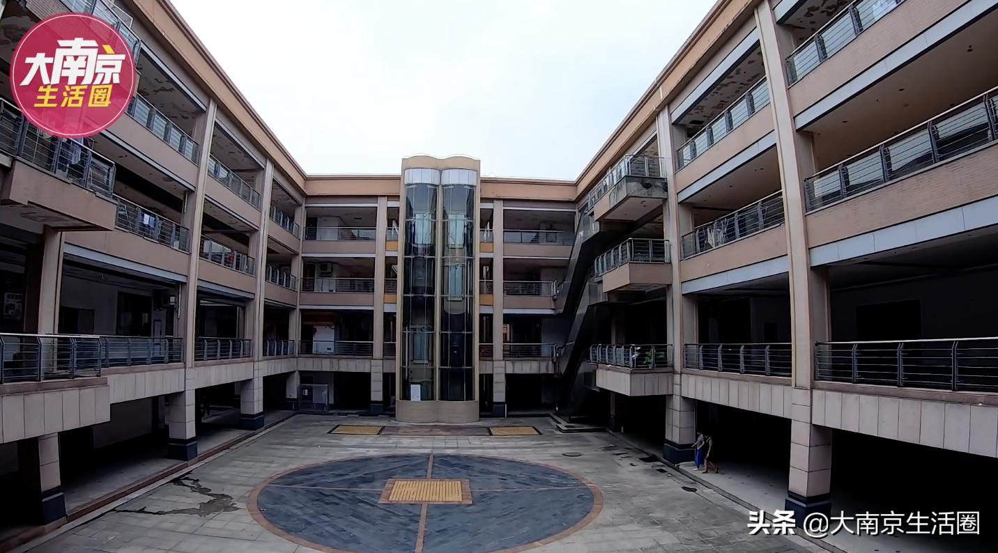 南京南站附近商场购物中心,南京南站旁边的商场