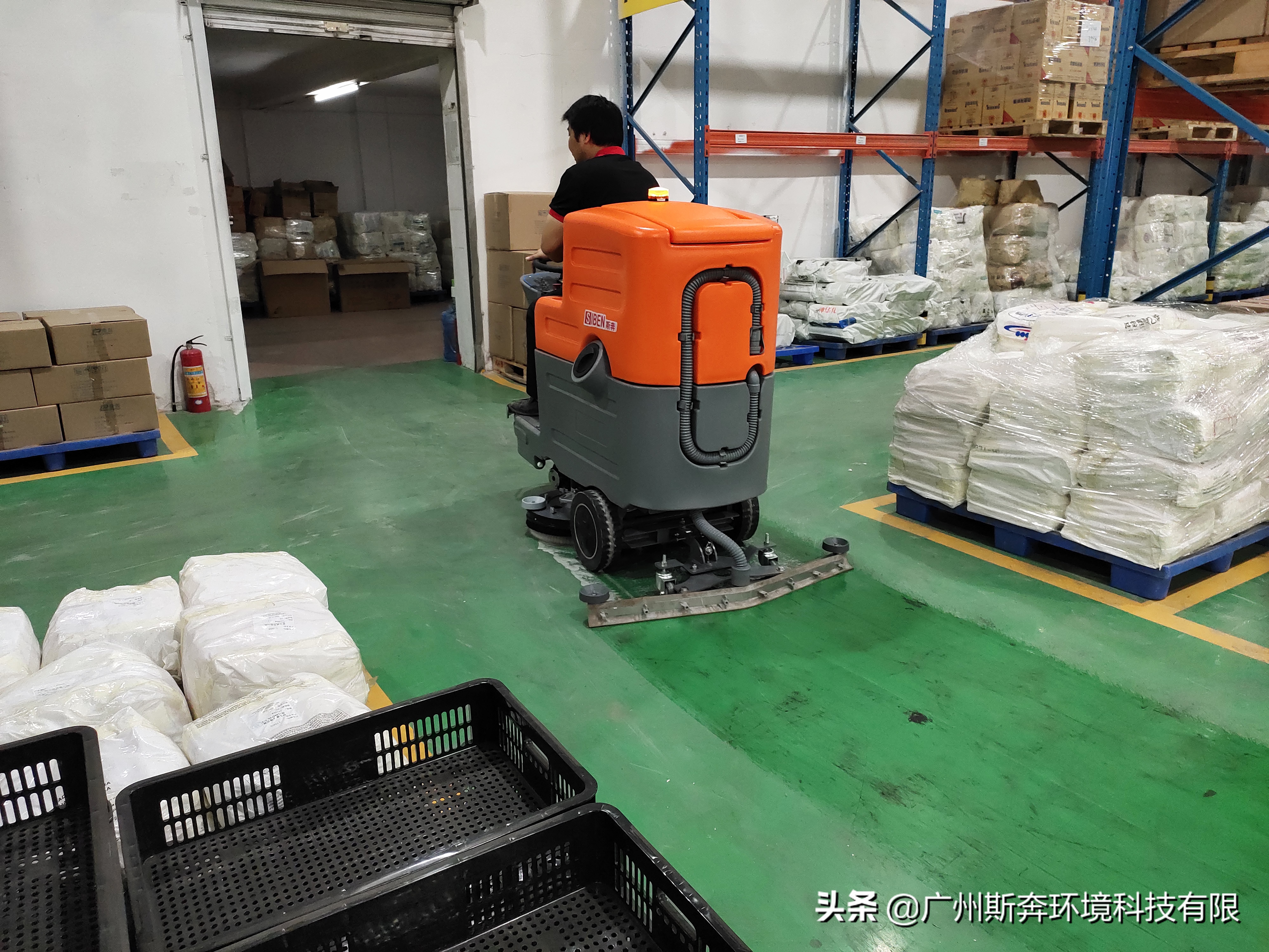 去地板砖水渍拖把,地面油污多用什么拖把