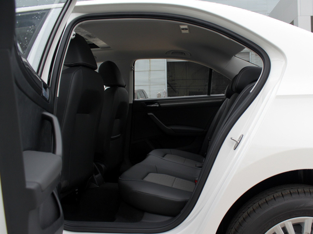 桑塔纳和朗逸哪个更值得购买,高配桑塔纳价格