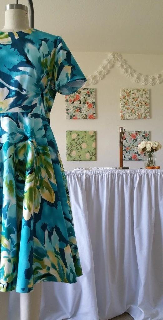 人胖了连衣裙如何改大,当变胖后穿百褶裙