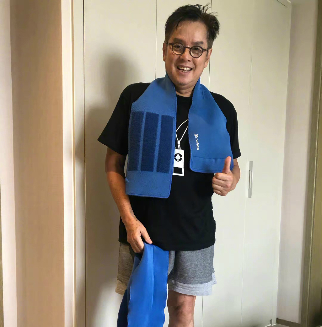 周润发谭咏麟爬山图片,周润发与谭咏麟同框