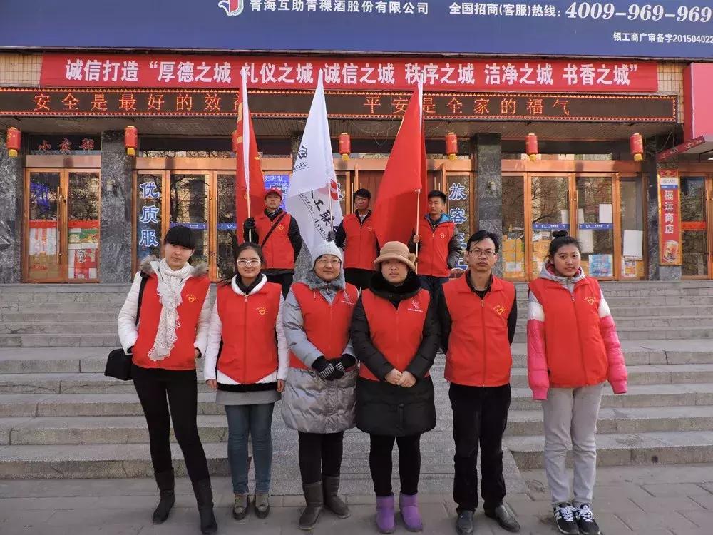 白银:爱心志愿者成为汽车站春运一道最亮风景线