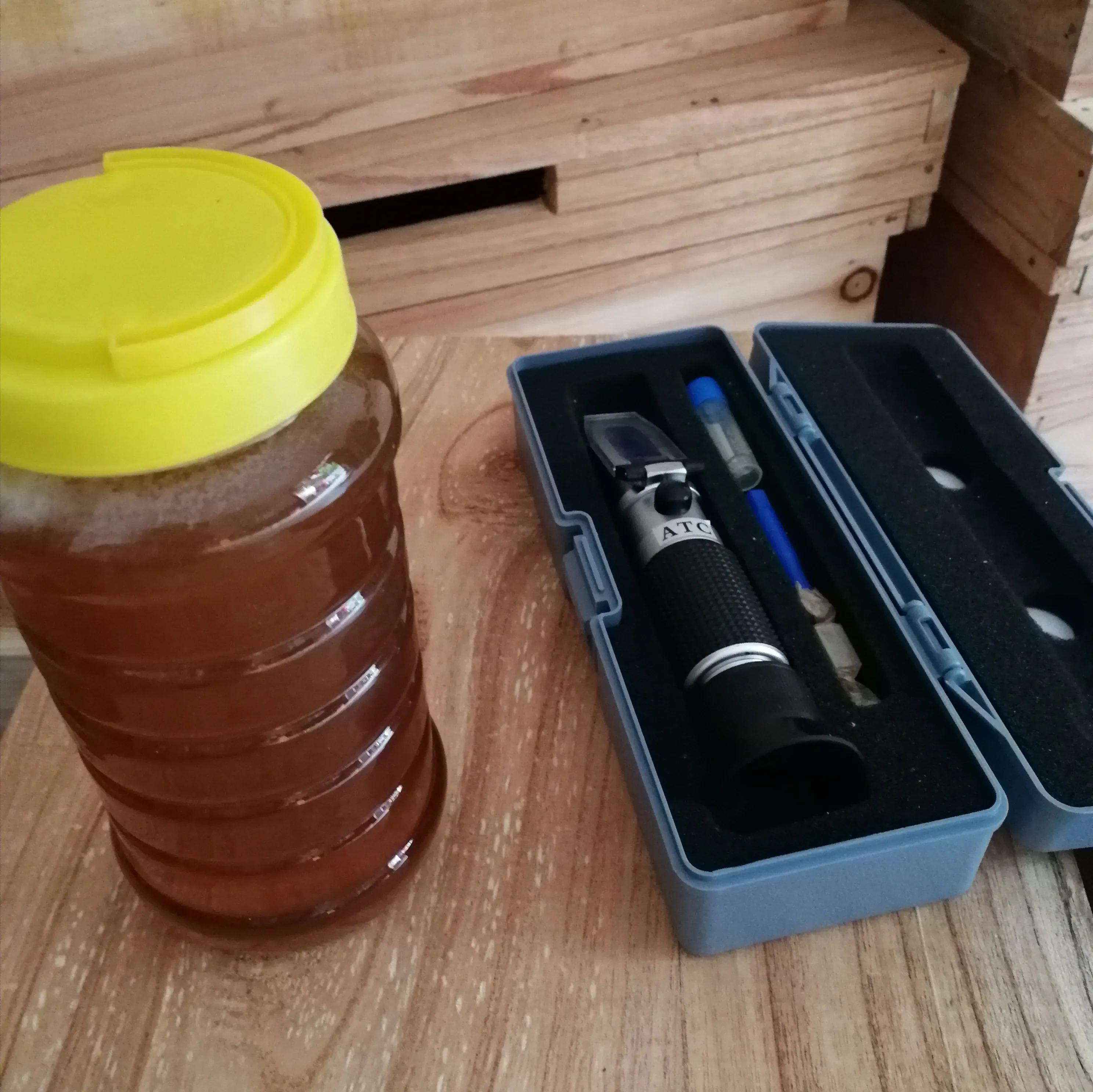 才放几天的蜂蜜就发酸腐臭了，怎么办？养蜂专家告诉你原因