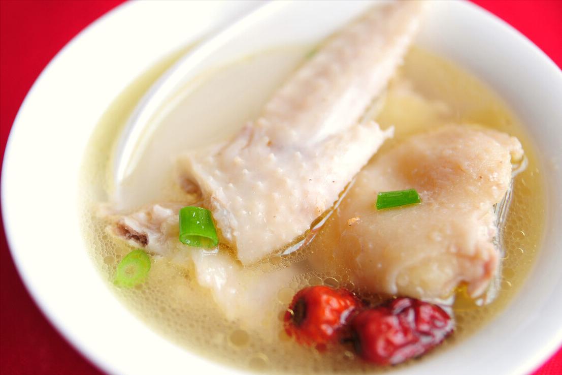 适合冬天喝的广东鸡汤做法,广东秋冬滋补养生汤