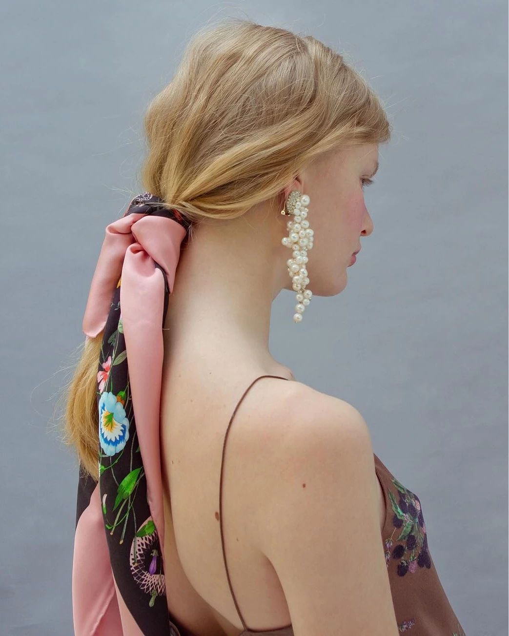 一条丝巾有多种搭配方法,丝巾的十种搭法