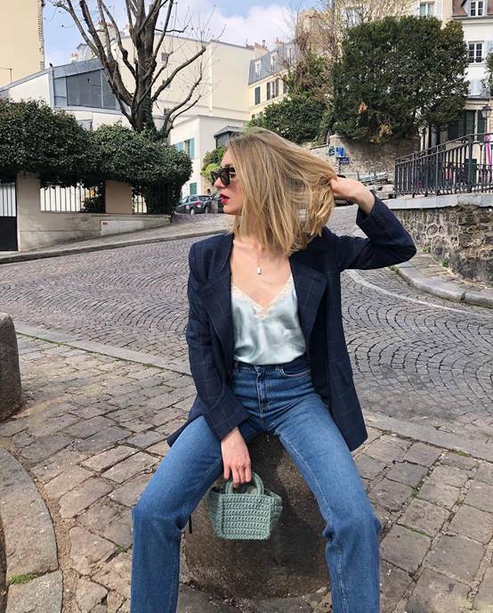 西装外套搭配吊带裙子高级感,西装外套内搭吊带搭配高级感