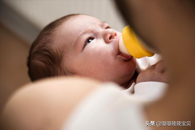 宝宝一直不睡吐奶后就睡了,宝宝自从吐奶后不喜欢哭闹了