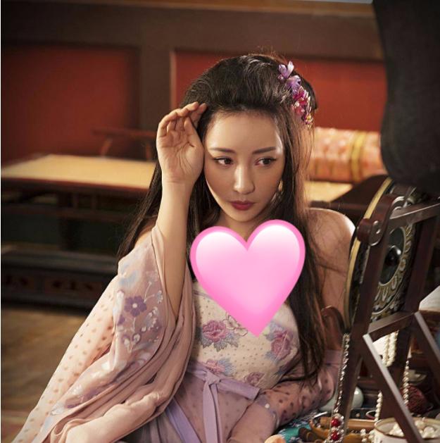 柳岩委屈事件,柳岩哭着家里多困难