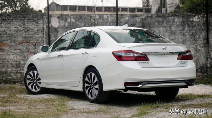 十代雅阁与9.5代雅阁该怎么选,十代雅阁低配和高配的驾驶感受