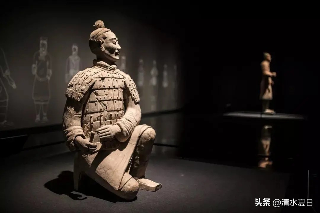 白岩松让孩子吃三种苦的育儿观,白岩松关于李振霞育儿的演讲视频